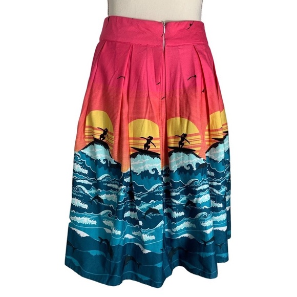 Super Cute Surfer Girl Pleated Skirt - Small - Picture 2 of 9